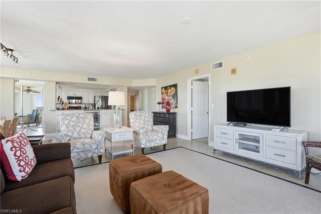 25 Bluebill AVE # A606, Naples, FL 34108