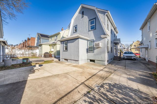 89-60 215th Street, Queens Village, NY 11427