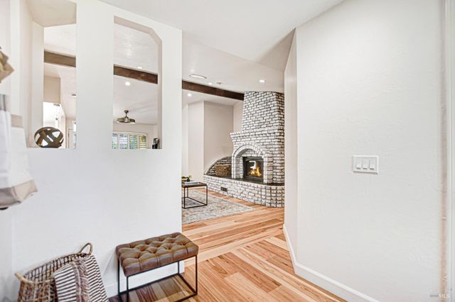 186 Barrio Way, Windsor, CA 95492