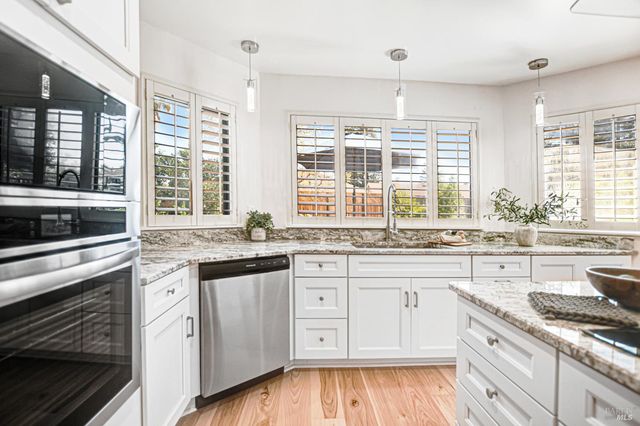 186 Barrio Way, Windsor, CA 95492