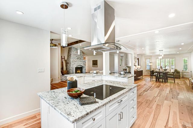 186 Barrio Way, Windsor, CA 95492