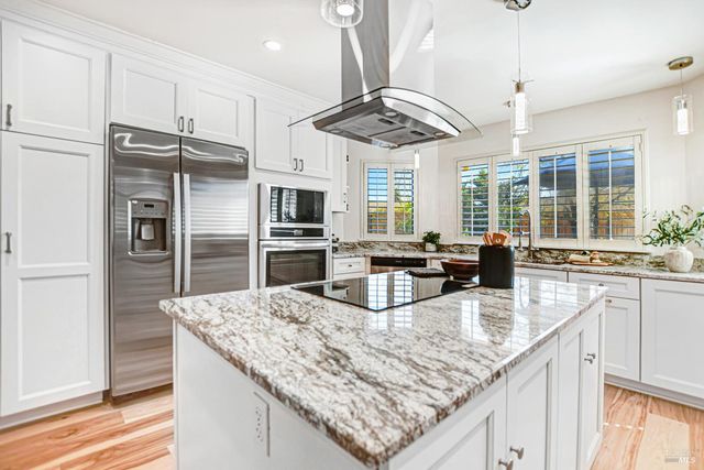 186 Barrio Way, Windsor, CA 95492