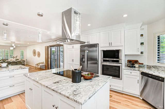 186 Barrio Way, Windsor, CA 95492