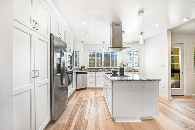 186 Barrio Way, Windsor, CA 95492