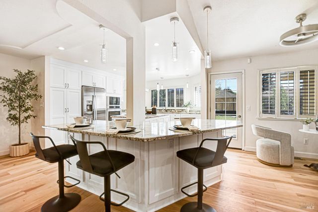 186 Barrio Way, Windsor, CA 95492