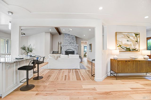 186 Barrio Way, Windsor, CA 95492