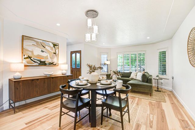 186 Barrio Way, Windsor, CA 95492