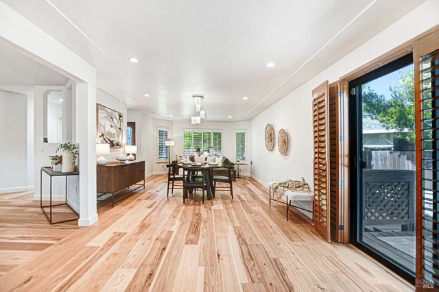 186 Barrio Way, Windsor, CA 95492