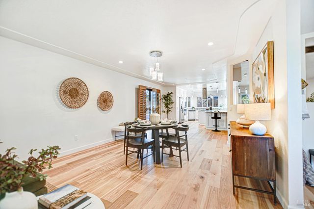 186 Barrio Way, Windsor, CA 95492