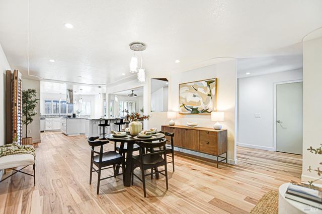 186 Barrio Way, Windsor, CA 95492