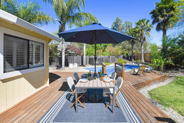 186 Barrio Way, Windsor, CA 95492