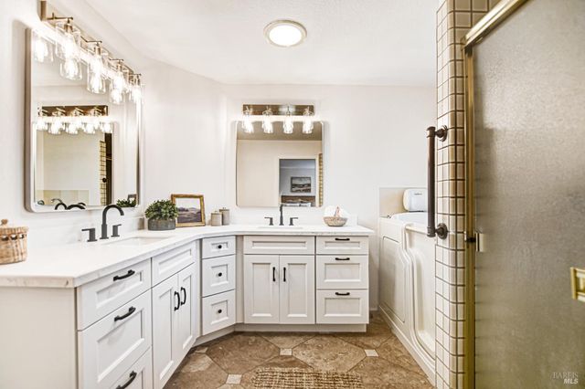 186 Barrio Way, Windsor, CA 95492