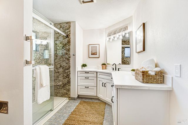 186 Barrio Way, Windsor, CA 95492