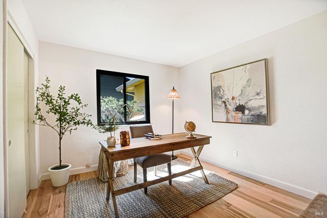 186 Barrio Way, Windsor, CA 95492