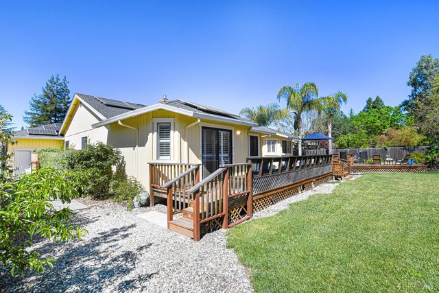 186 Barrio Way, Windsor, CA 95492