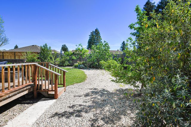 186 Barrio Way, Windsor, CA 95492