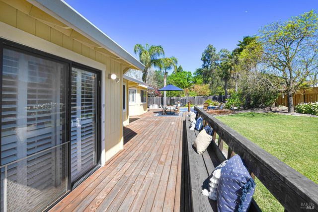 186 Barrio Way, Windsor, CA 95492