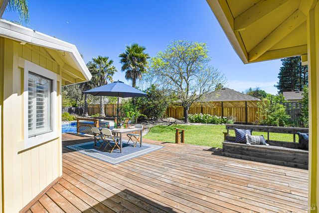 186 Barrio Way, Windsor, CA 95492