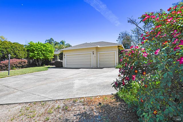 186 Barrio Way, Windsor, CA 95492