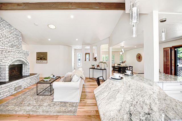 186 Barrio Way, Windsor, CA 95492