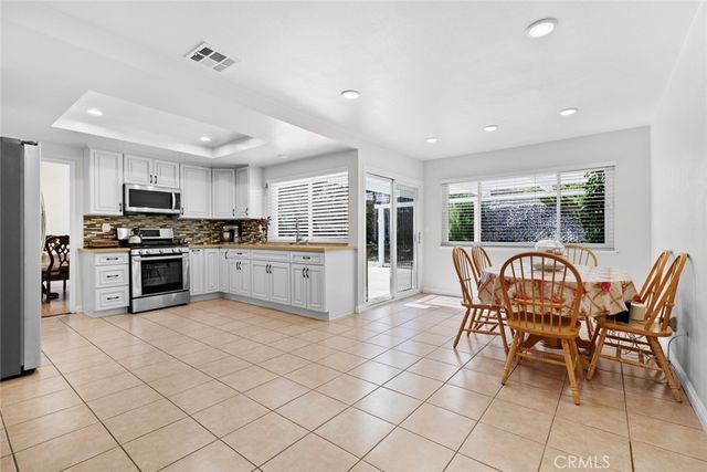 20623 Russ Jay Street, Saugus, CA 91350