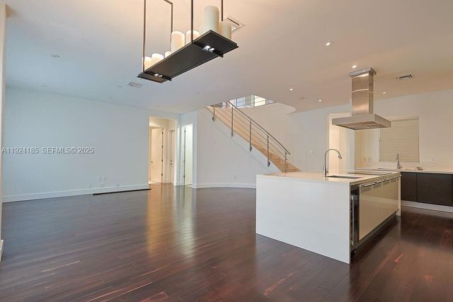 6853 NW 113th Pl, Doral, FL 33178