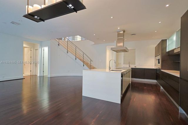 6853 NW 113th Pl, Doral, FL 33178