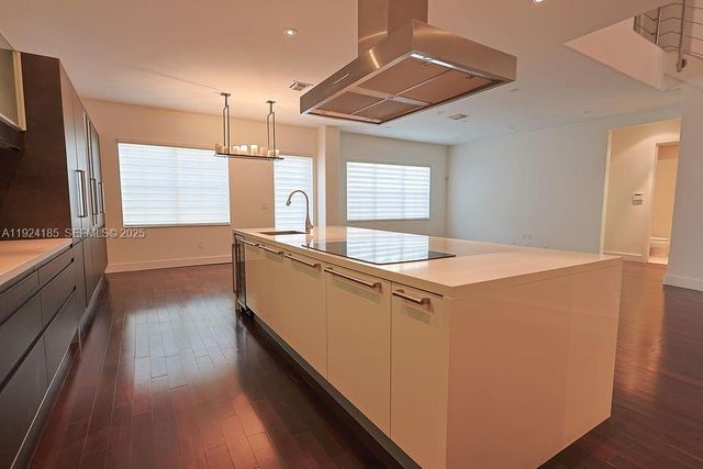 6853 NW 113th Pl, Doral, FL 33178