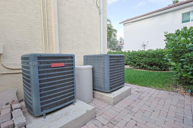 6853 NW 113th Pl, Doral, FL 33178