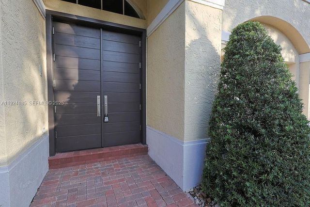 6853 NW 113th Pl, Doral, FL 33178