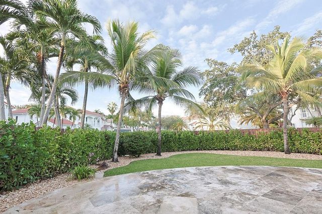 6853 NW 113th Pl, Doral, FL 33178