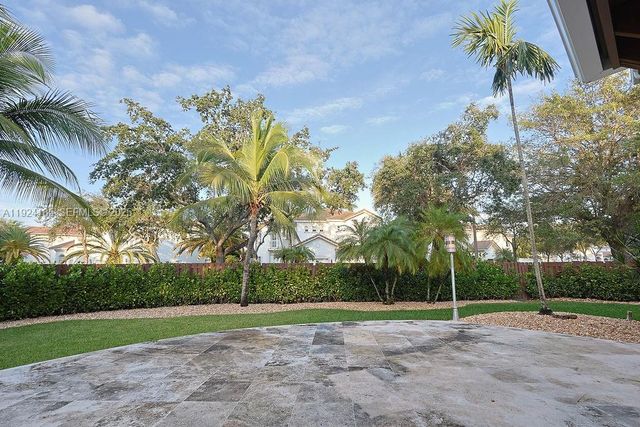 6853 NW 113th Pl, Doral, FL 33178