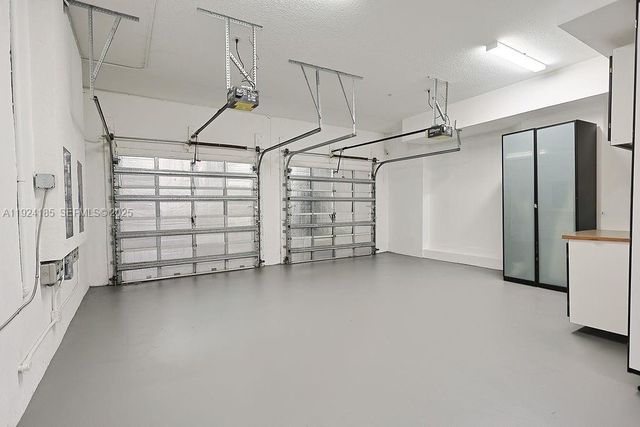 6853 NW 113th Pl, Doral, FL 33178