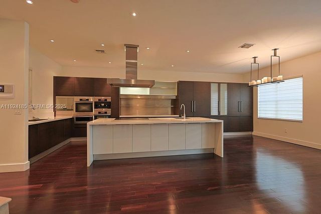 6853 NW 113th Pl, Doral, FL 33178