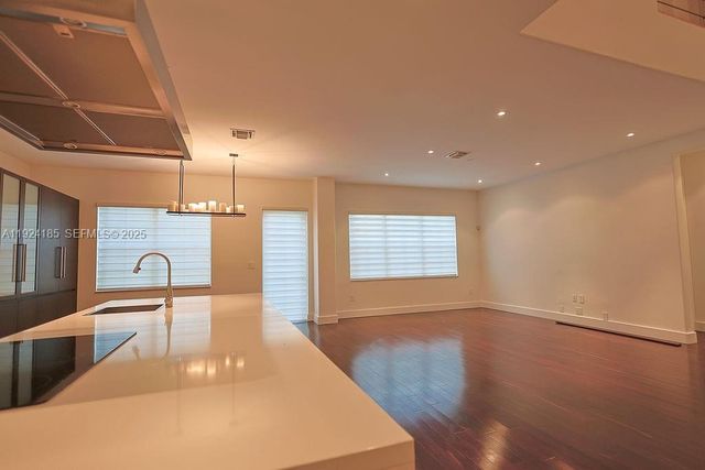 6853 NW 113th Pl, Doral, FL 33178