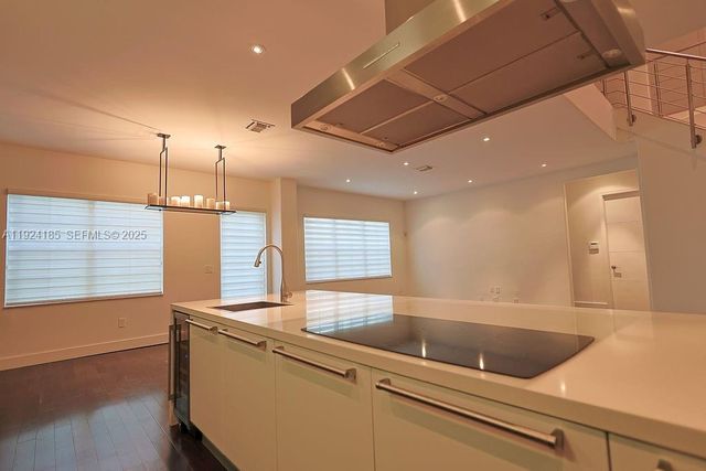 6853 NW 113th Pl, Doral, FL 33178