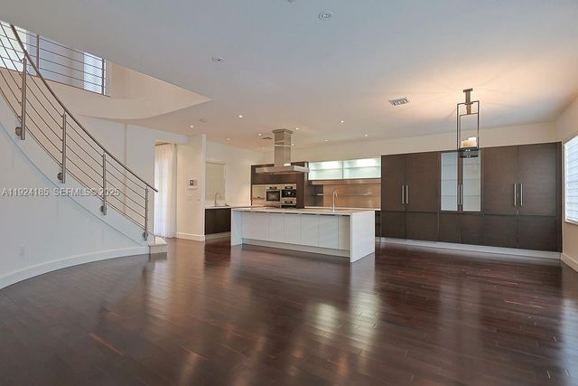 6853 NW 113th Pl, Doral, FL 33178