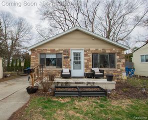 5636 Hipp Street, Dearborn Heights, MI 48125