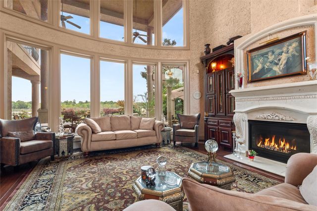 11348 Lake Oak Drive, Montgomery, TX 77356