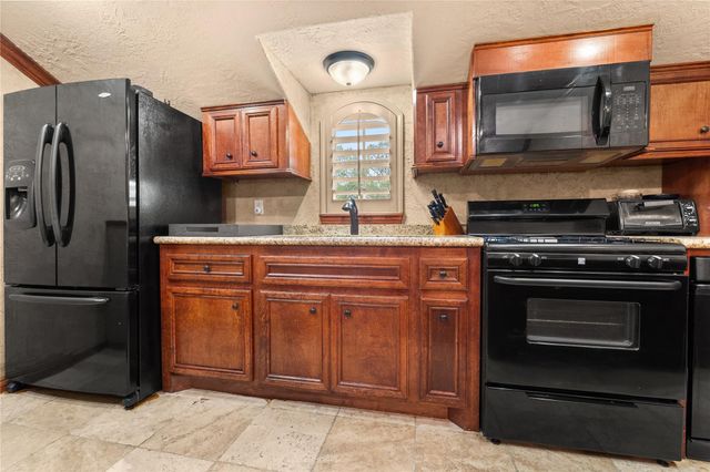 11348 Lake Oak Drive, Montgomery, TX 77356