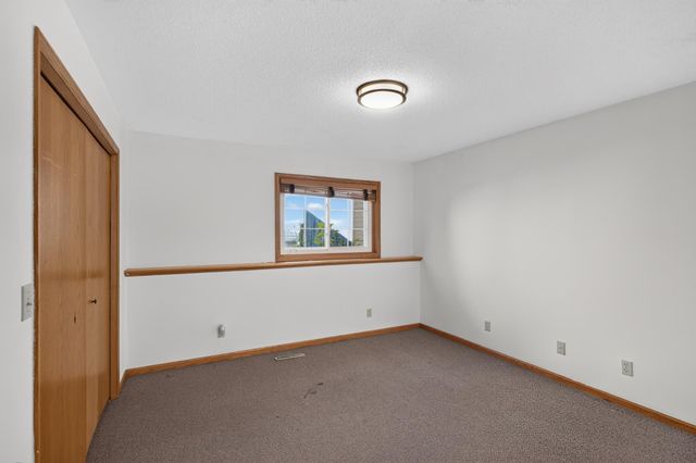 9023 Nantwick Ridge, Brooklyn Park, MN 55443