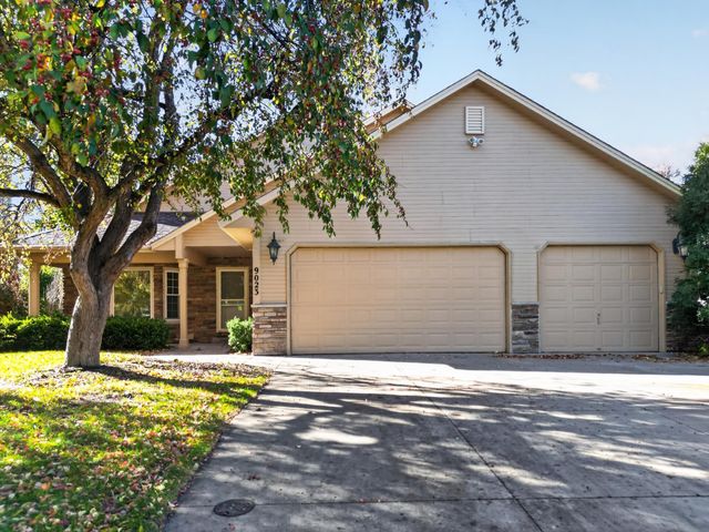 9023 Nantwick Ridge, Brooklyn Park, MN 55443