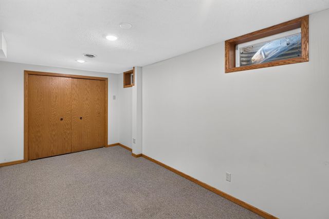 9023 Nantwick Ridge, Brooklyn Park, MN 55443