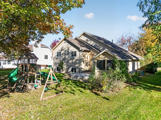 9023 Nantwick Ridge, Brooklyn Park, MN 55443