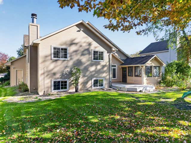 9023 Nantwick Ridge, Brooklyn Park, MN 55443