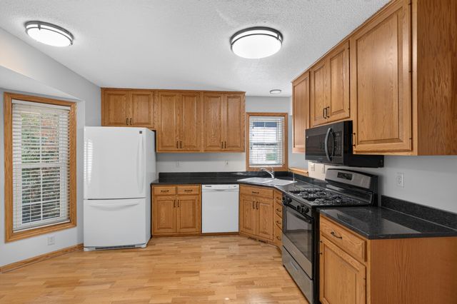 9023 Nantwick Ridge, Brooklyn Park, MN 55443