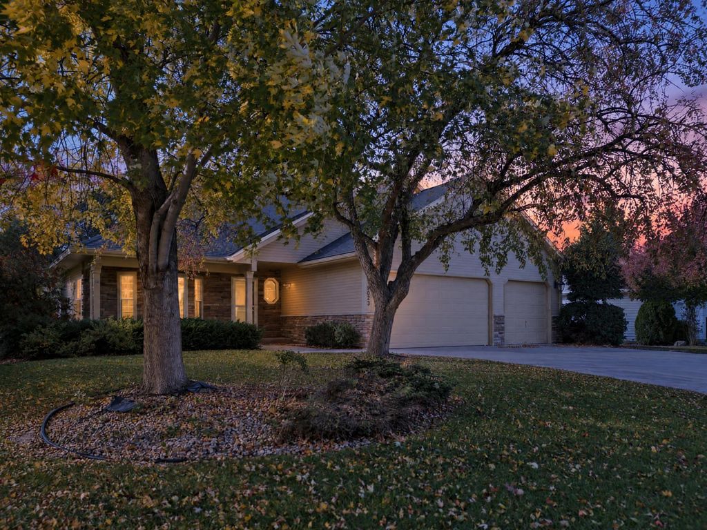 9023 Nantwick Ridge, Brooklyn Park, MN 55443