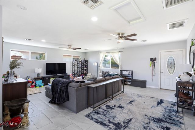 2052 W MARLETTE Avenue, Phoenix, AZ 85015
