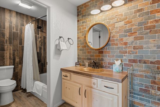 320 Artist Road 89, Santa Fe, NM 87501
