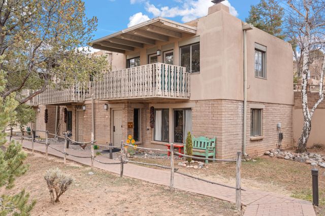 320 Artist Road 89, Santa Fe, NM 87501
